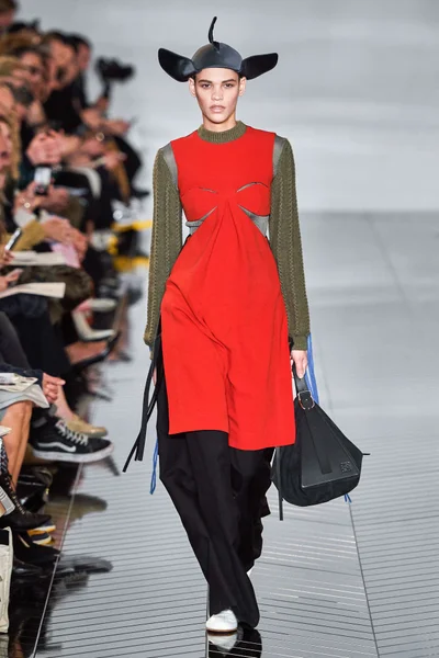 Look 18